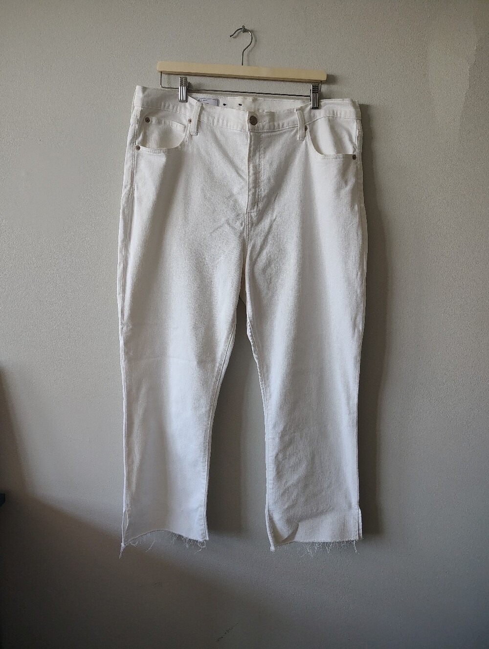 ☀️  SUMMER SALE!! GAP White Crop Kick Fit High Rise Jeans